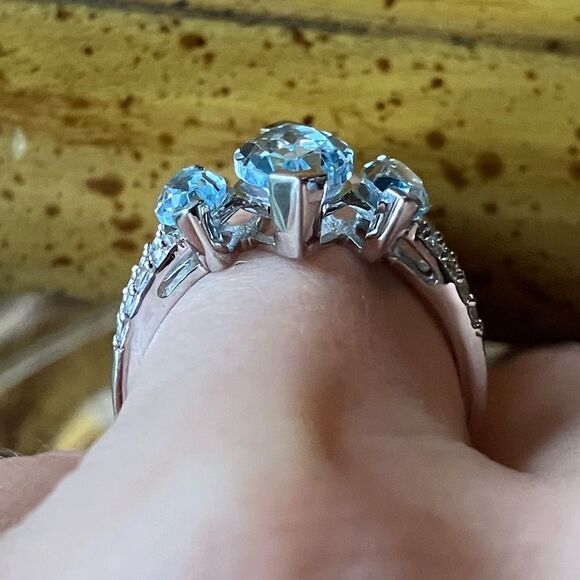 Sky Blue Topaz Sterling Silver Ring Size 5.75 - Picture 2 of 9